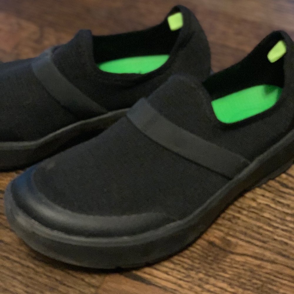 oofos slip on shoes